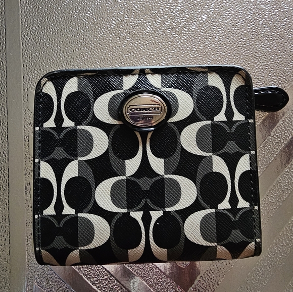Coach Black and Cream Wallet - Picture 7 of 8